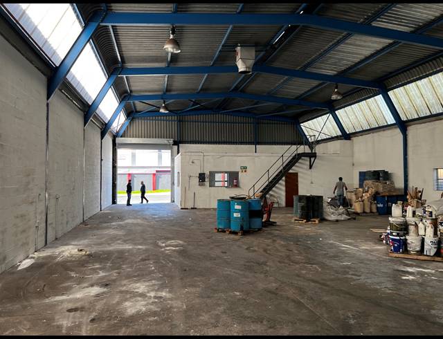 800M² WAREHOUSE TO LET IN PAROW INDUSTRIAL